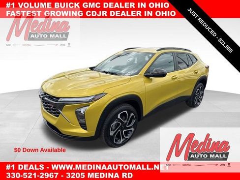 Used 2024 Chevrolet Trax RS w/ Driver Confidence Package FWD image 1
