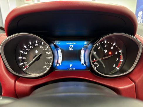 Used 2017 Maserati Levante w/ Sport Package image 19