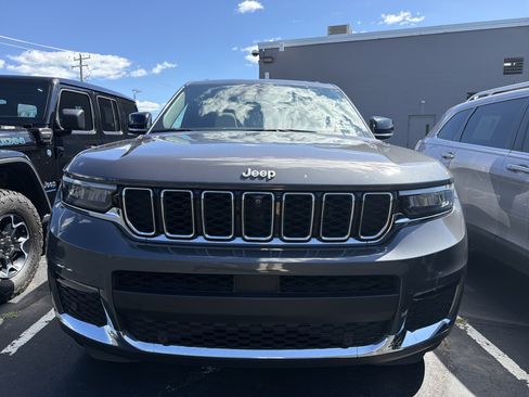 Certified 2024 Jeep Grand Cherokee L Limited w/ Luxury Tech Group II AWD/4WD image 2