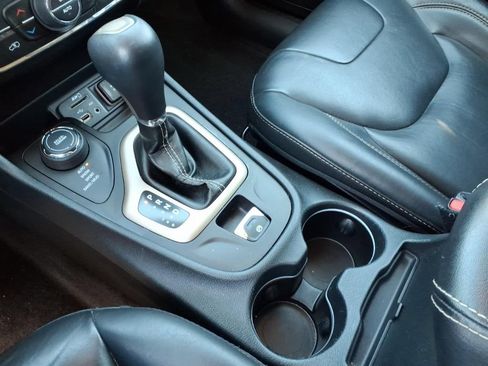 Used 2016 Jeep Cherokee Limited AWD/4WD image 19
