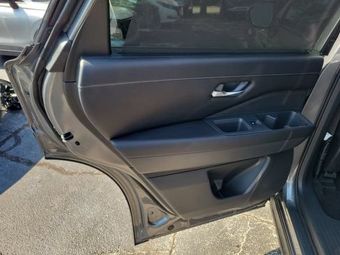 Used 2023 Nissan Pathfinder SL AWD/4WD image 15