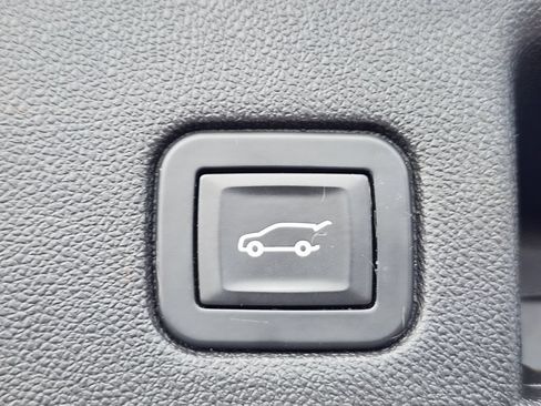 Certified 2019 Chevrolet Equinox Premier FWD image 17