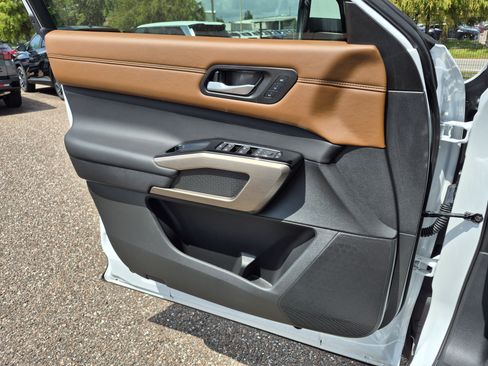 Certified 2025 Nissan Pathfinder Platinum w/ Cargo Package FWD image 25