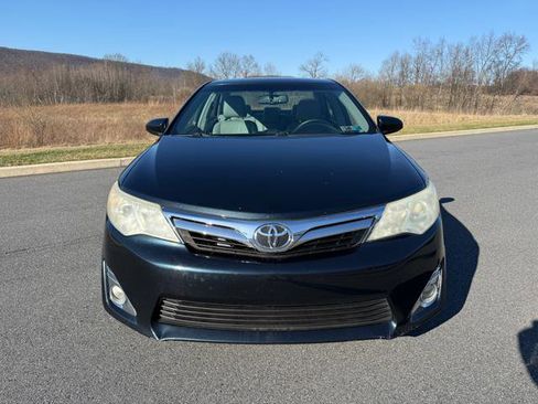Used 2014 Toyota Camry XLE w/ Leather Package image 2