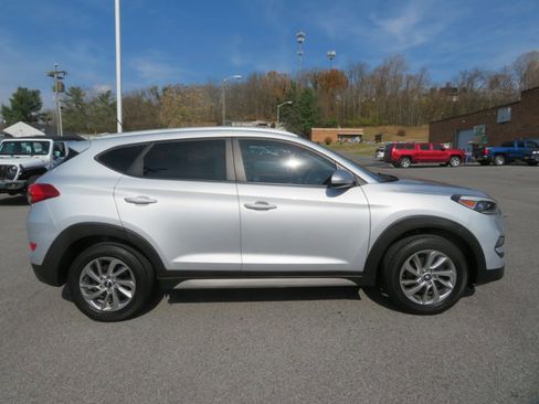 Used 2017 Hyundai Tucson SE image 2
