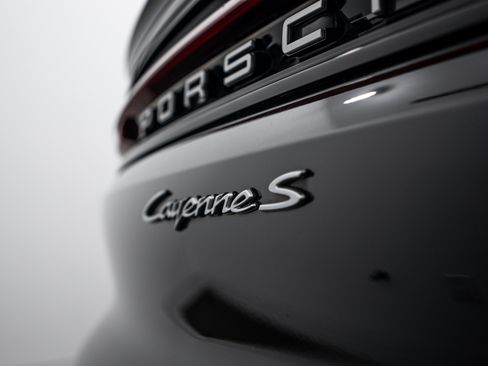 Certified 2025 Porsche Cayenne S AWD/4WD image 25