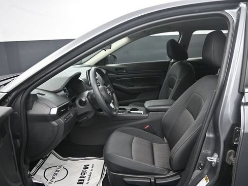Used 2025 Nissan Altima 2.5 S FWD image 10