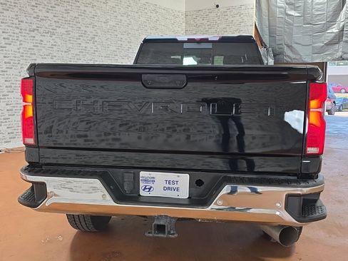 Used 2024 Chevrolet Silverado 3500 LTZ w/ LTZ Convenience Package image 8