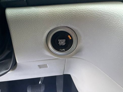 Certified 2023 Chrysler Pacifica Touring-L FWD image 23