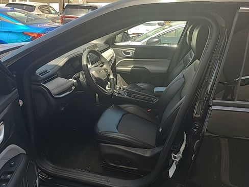 Used 2025 Jeep Compass Latitude w/ Sun & Sound Group AWD/4WD image 4