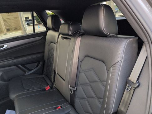 Used 2024 Volkswagen Atlas Cross Sport SE FWD image 13