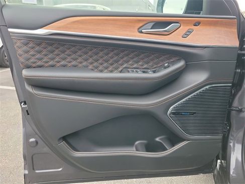 New 2025 Jeep Grand Cherokee L Summit image 21