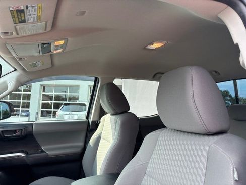 Used 2020 Toyota Tacoma SR5 AWD/4WD image 15