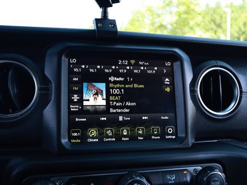Used 2022 Jeep Wrangler Unlimited Sahara w/ Cold Weather Group AWD/4WD image 16