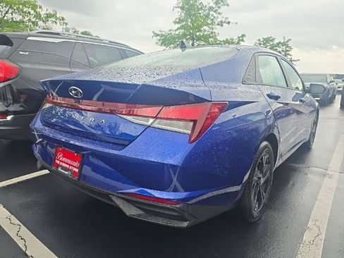 Used 2022 Hyundai Elantra SEL w/ Convenience Package FWD image 4