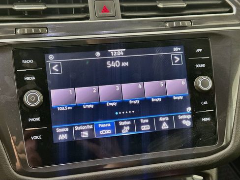 Used 2024 Volkswagen Tiguan SE FWD image 21