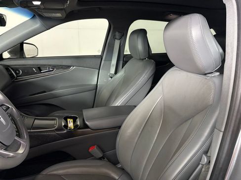 Used 2020 Lincoln Nautilus Reserve FWD image 18