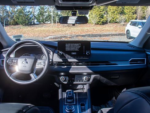 Used 2022 Mitsubishi Outlander SE image 15