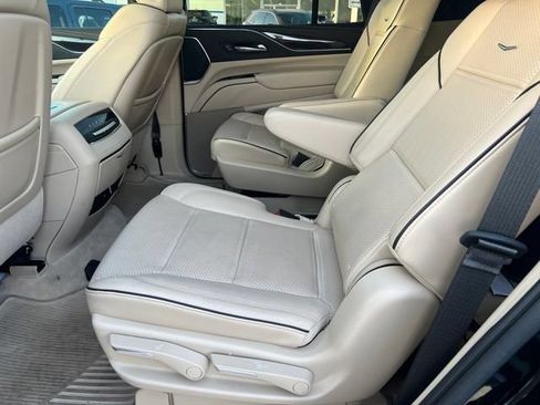 Used 2022 Cadillac Escalade Premium Luxury RWD image 12