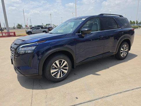 New 2026 Nissan Pathfinder SL FWD image 2