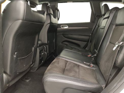 Used 2020 Jeep Grand Cherokee Laredo w/ Laredo X Package RWD image 18