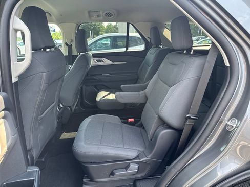 Used 2025 Ford Explorer Active AWD/4WD image 10