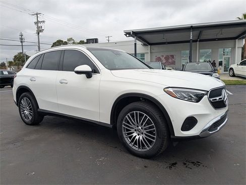 Used 2024 Mercedes-Benz GLC 300 4MATIC image 2