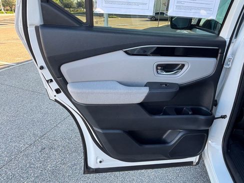 Used 2023 Honda Pilot LX image 26