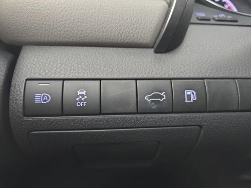 Used 2018 Toyota Camry LE w/ Convenience Package image 34