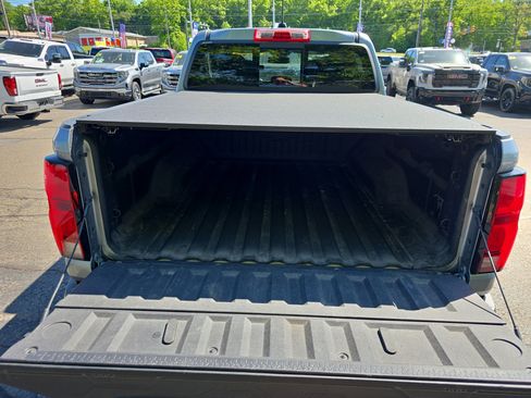 Used 2023 Chevrolet Colorado Z71 w/ Z71 Convenience Package 2 AWD/4WD image 5