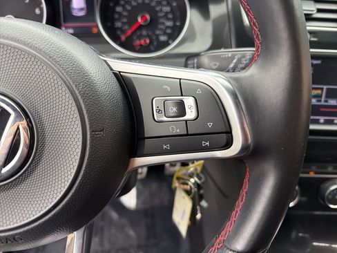 Used 2017 Volkswagen Golf S image 13