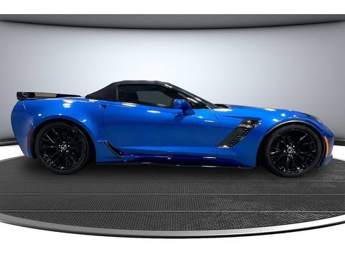 Used 2015 Chevrolet Corvette Z06 w/ 3LZ Preferred Equipment Group RWD image 13