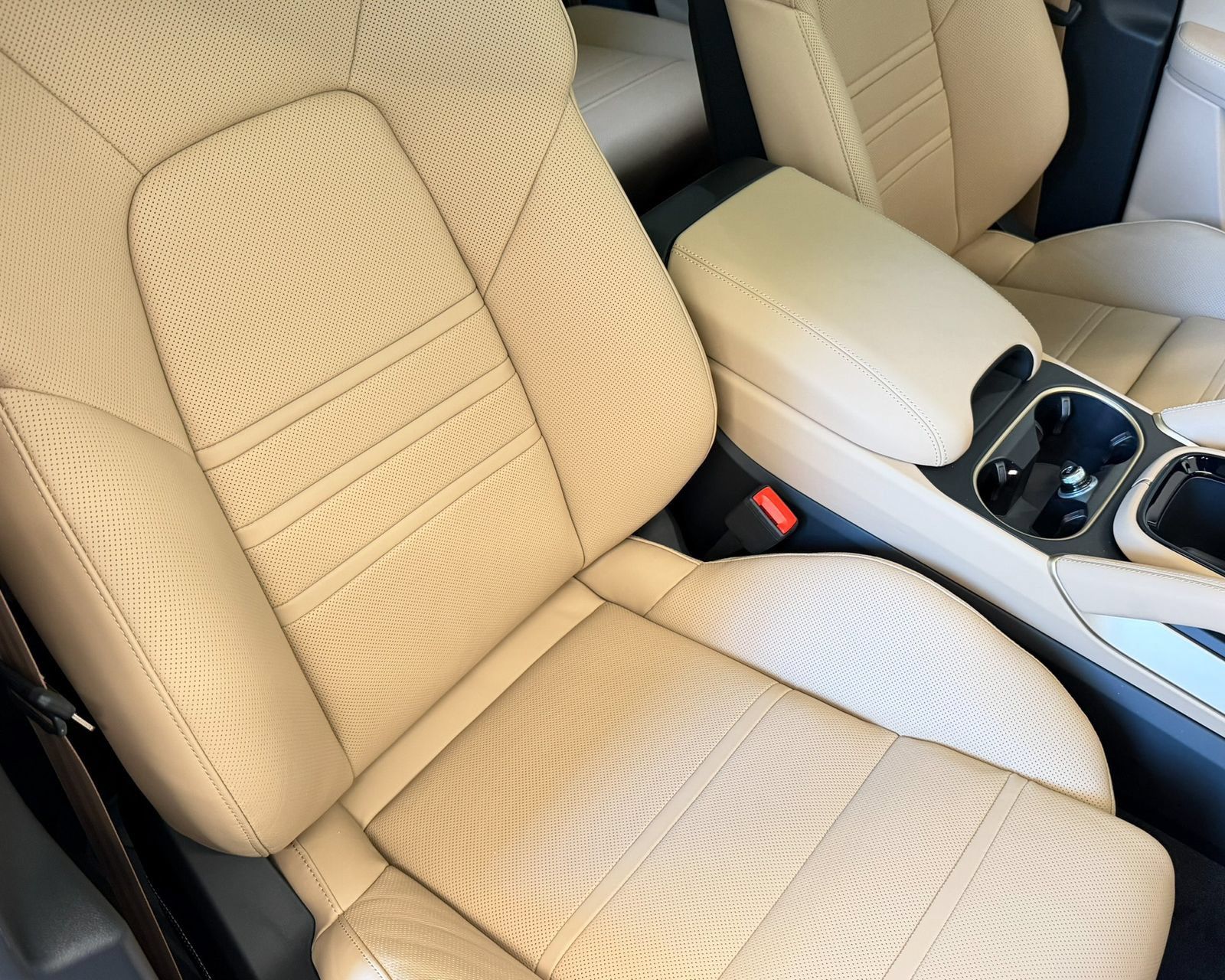 Used 2025 Porsche Cayenne Turbo AWD/4WD image 37