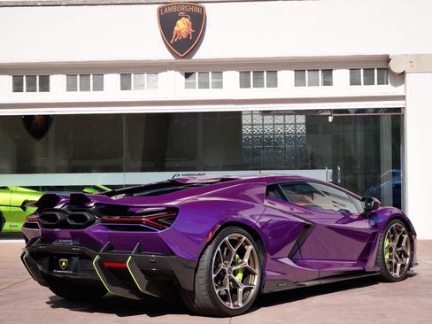 Used 2025 Lamborghini Revuelto AWD/4WD image 3
