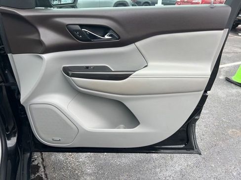 Used 2018 GMC Acadia SLT image 37