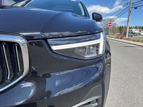 Used 2025 Volvo XC40 B5 Plus AWD/4WD image 8
