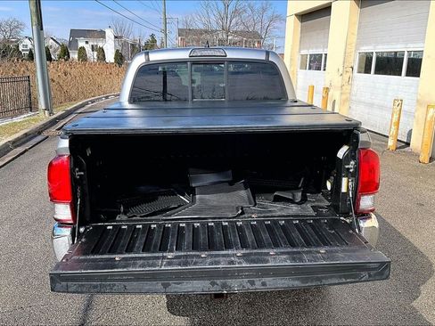 Used 2016 Toyota Tacoma TRD Off-Road w/ Towing Package image 31