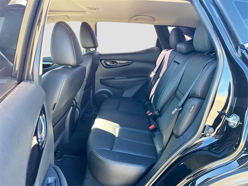 Used 2022 Nissan Rogue Sport SL w/ Premium Package image 26