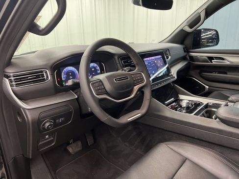 Used 2025 Jeep Wagoneer Series II image 19