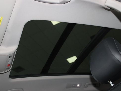 Used 2019 Volkswagen Tiguan SEL image 14