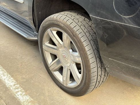 Used 2019 Cadillac Escalade Luxury image 5