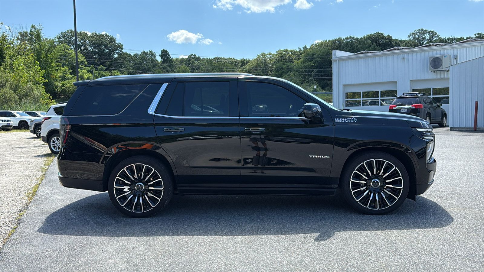 Used 2025 Chevrolet Tahoe High Country AWD/4WD image 5