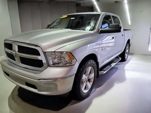 Used 2018 RAM 1500 Classic SLT image 13