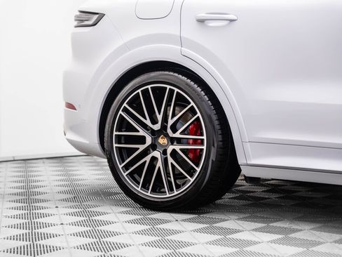 New 2026 Porsche Cayenne GTS image 34