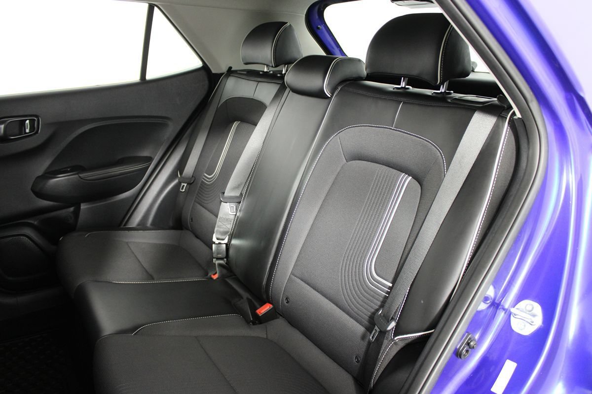 Used 2023 Hyundai Venue Limited FWD image 30