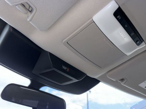 Used 2025 Nissan Pathfinder S FWD image 24