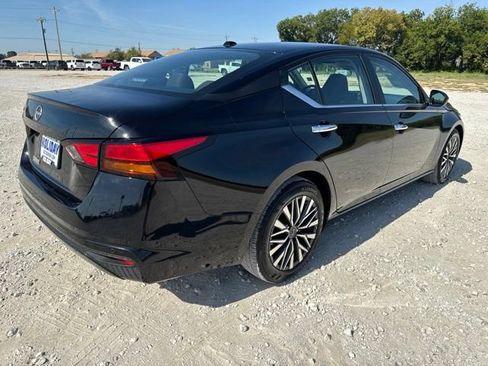 Used 2025 Nissan Altima 2.5 SV FWD image 5