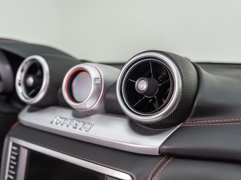Used 2017 Ferrari California T RWD image 65