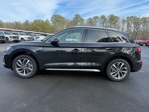 Used 2022 Audi Q5 2.0T Premium w/ Convenience Package image 2