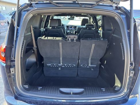 Used 2024 Chrysler Pacifica Touring-L w/ S Appearance Package image 6